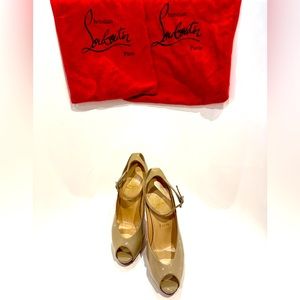 Peep-Toe Christian Louboutin Stillettos in Tan Leather.